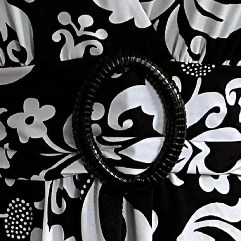 2 for $30 ✅Black &  White Floral Dress - Picture 8 of 16